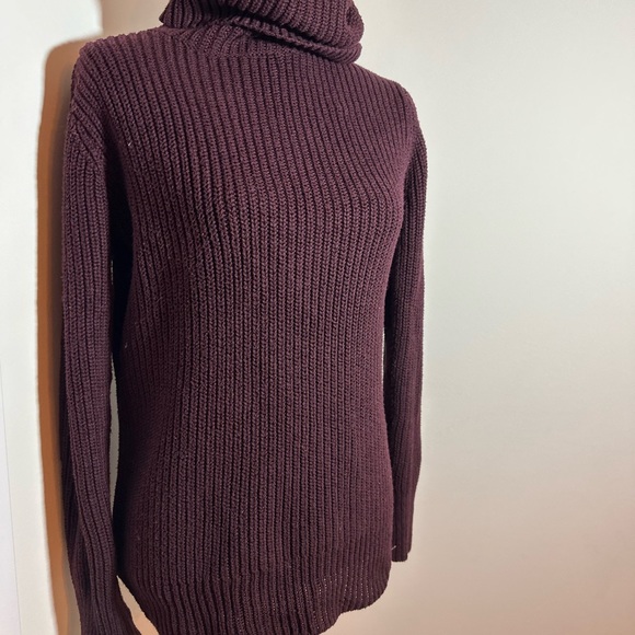Abercrombie burgundy knit sweater - Picture 2 of 3